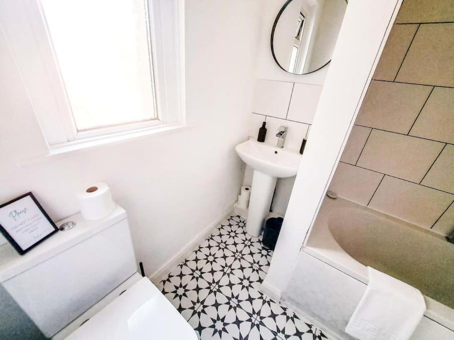 3 Bed Flat Near To Cardiff And Cardiff Bay Apartment Bagian luar foto