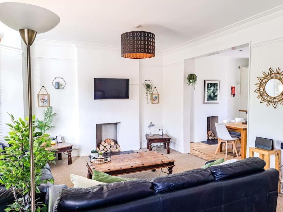 3 Bed Flat Near To Cardiff And Cardiff Bay Apartment Bagian luar foto